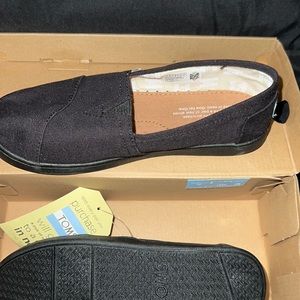 Toms Black size youth 3